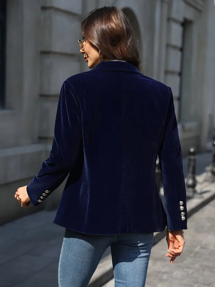 Julissa – Elegant Velvet Blazer