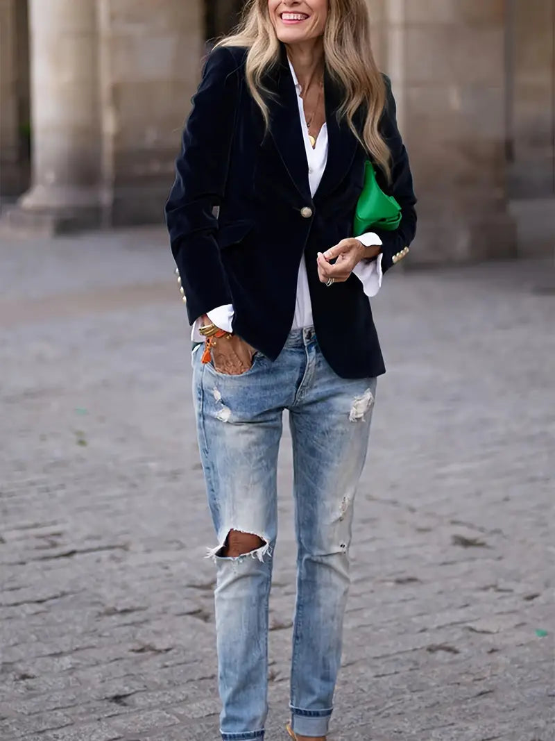 Julissa – Elegant Velvet Blazer