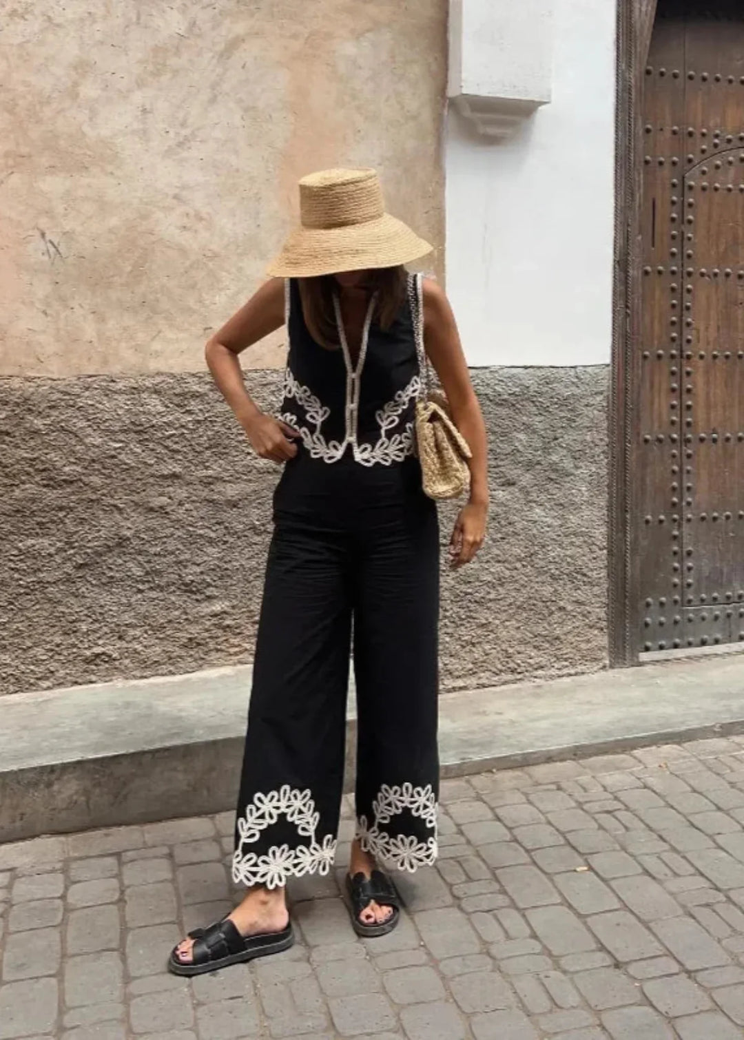 Embroidery Sleeveless Pants Set